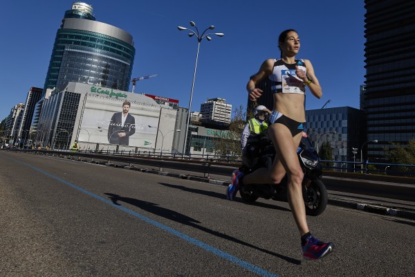 Un buen sujetador deportivo puede aumentar el rendimiento al correr un 7%, según un estudio

