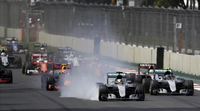 Hamilton gana en México y se acerca a 19 puntos de Rosberg
