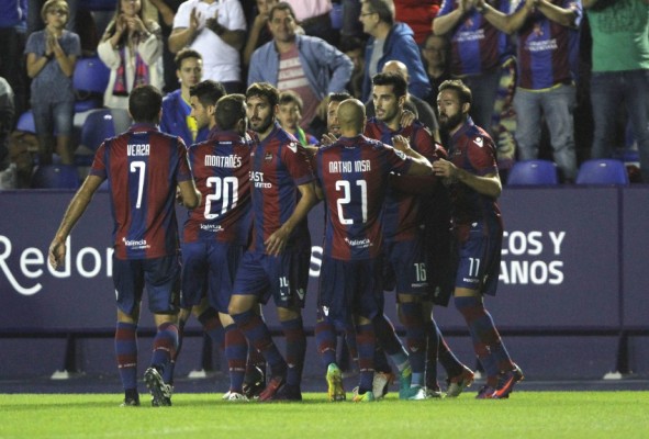 El Levante deja escapar sus primeros puntos del Ciutat pero afianza su liderato