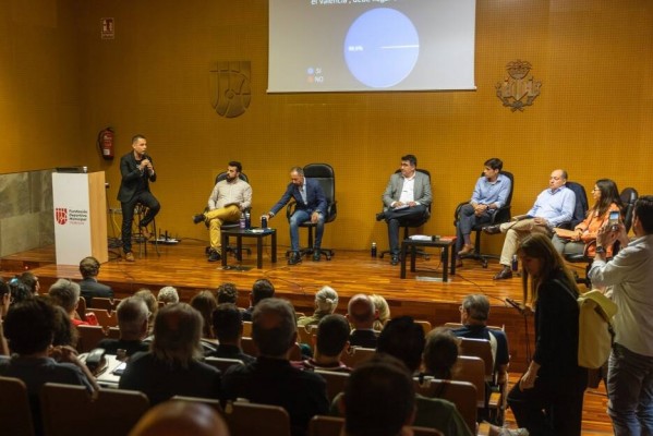 Sobrevivir al debate municipal celebrado en la Petxina