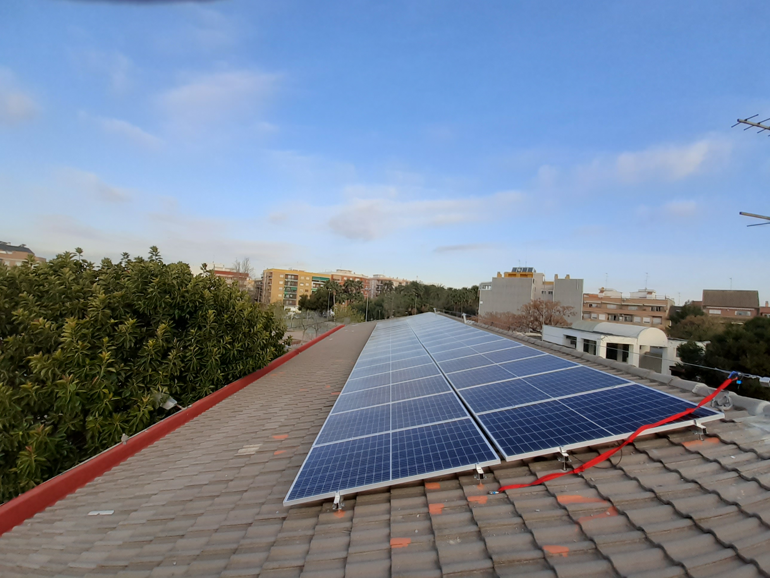 Paterna ahorrará 191.544 kWh anuales con paneles solares instalados en seis centros educativos