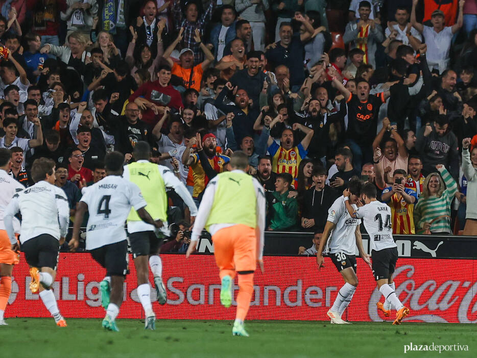 El Valencia remonta un partido en Mestalla en liga dos años después
