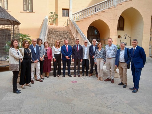 Caixa Ontinyent muestra su vocación territorial y social en su sesión mensual, celebrada en Gandia
