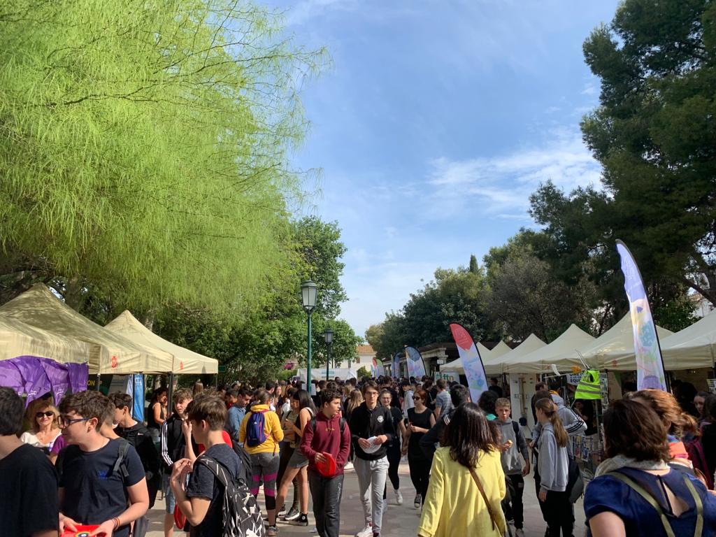 Más de 500 jóvenes visitan la I Feria Comarcal de Formación Profesional de Camp de Túria