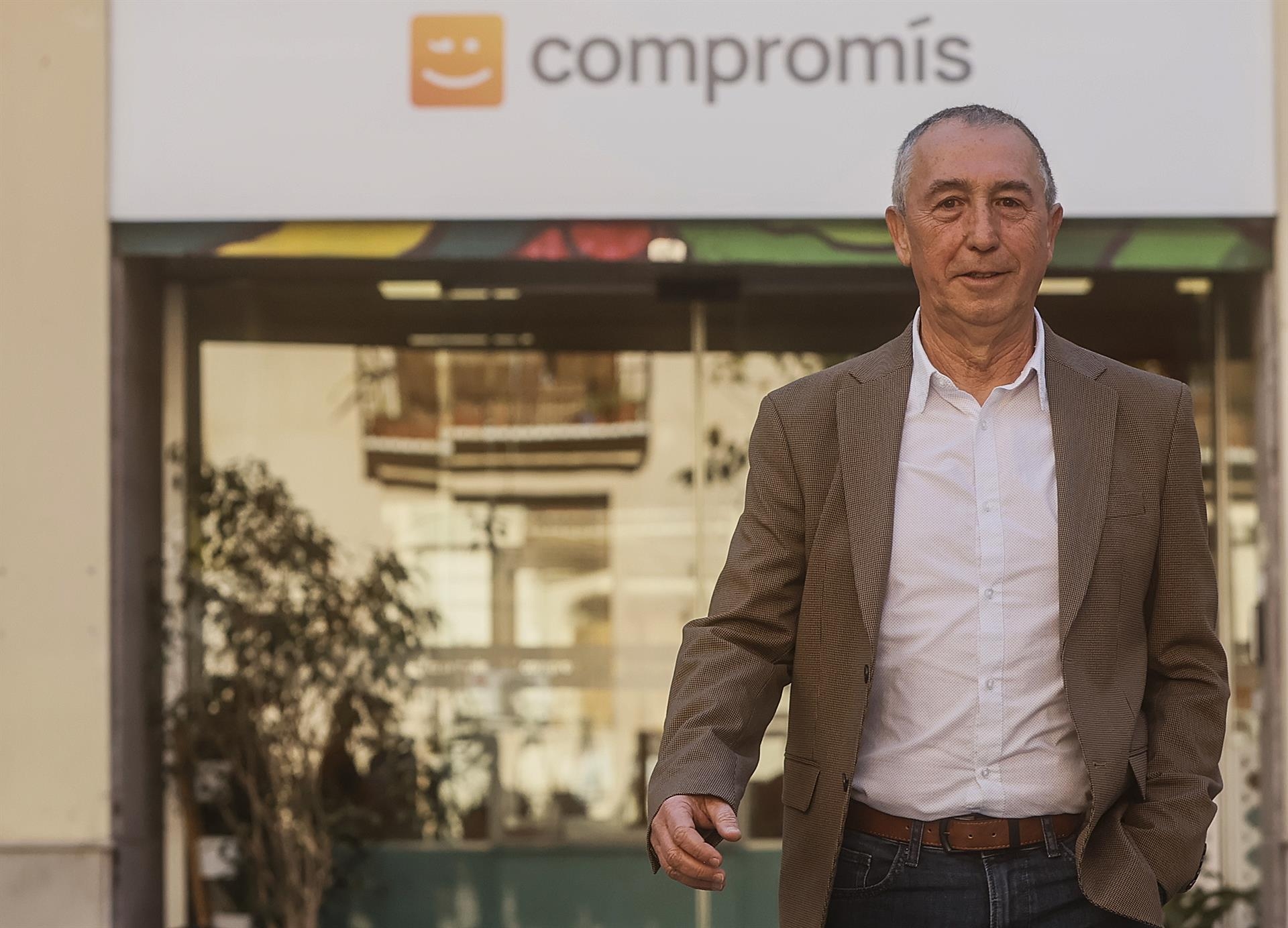 Compromís promete una tarjeta verde con acceso gratuito al transporte público a quienes den de baja su coche