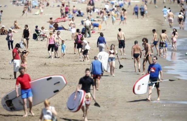 Los turistas extranjeros crecen un 2,7% en la Comunitat con el tirón de los Países Bajos