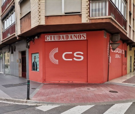 Ciudadanos denuncia pintadas en la fachada de su sede electoral en Castelló