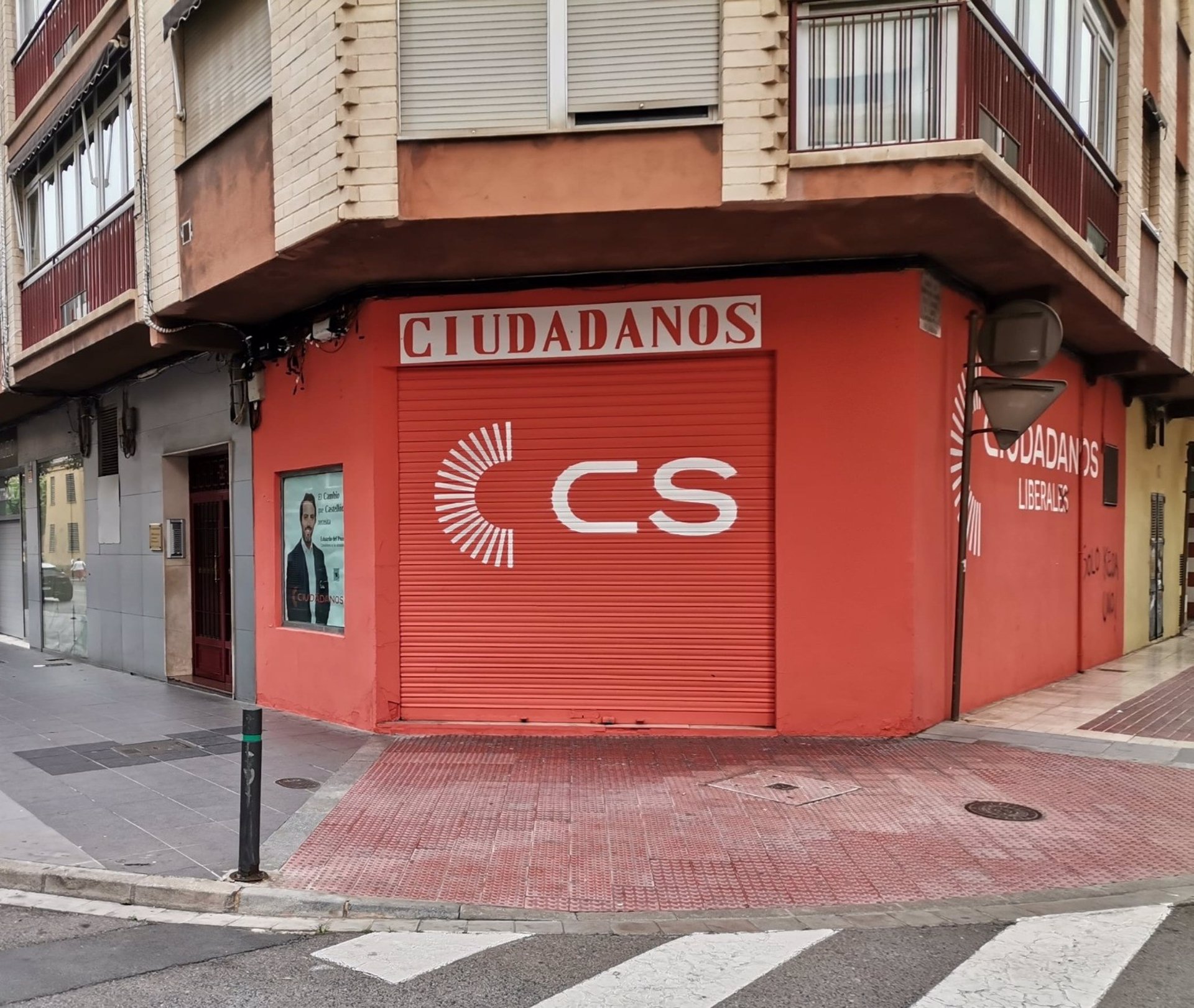 Ciudadanos denuncia pintadas en la fachada de su sede electoral en Castelló