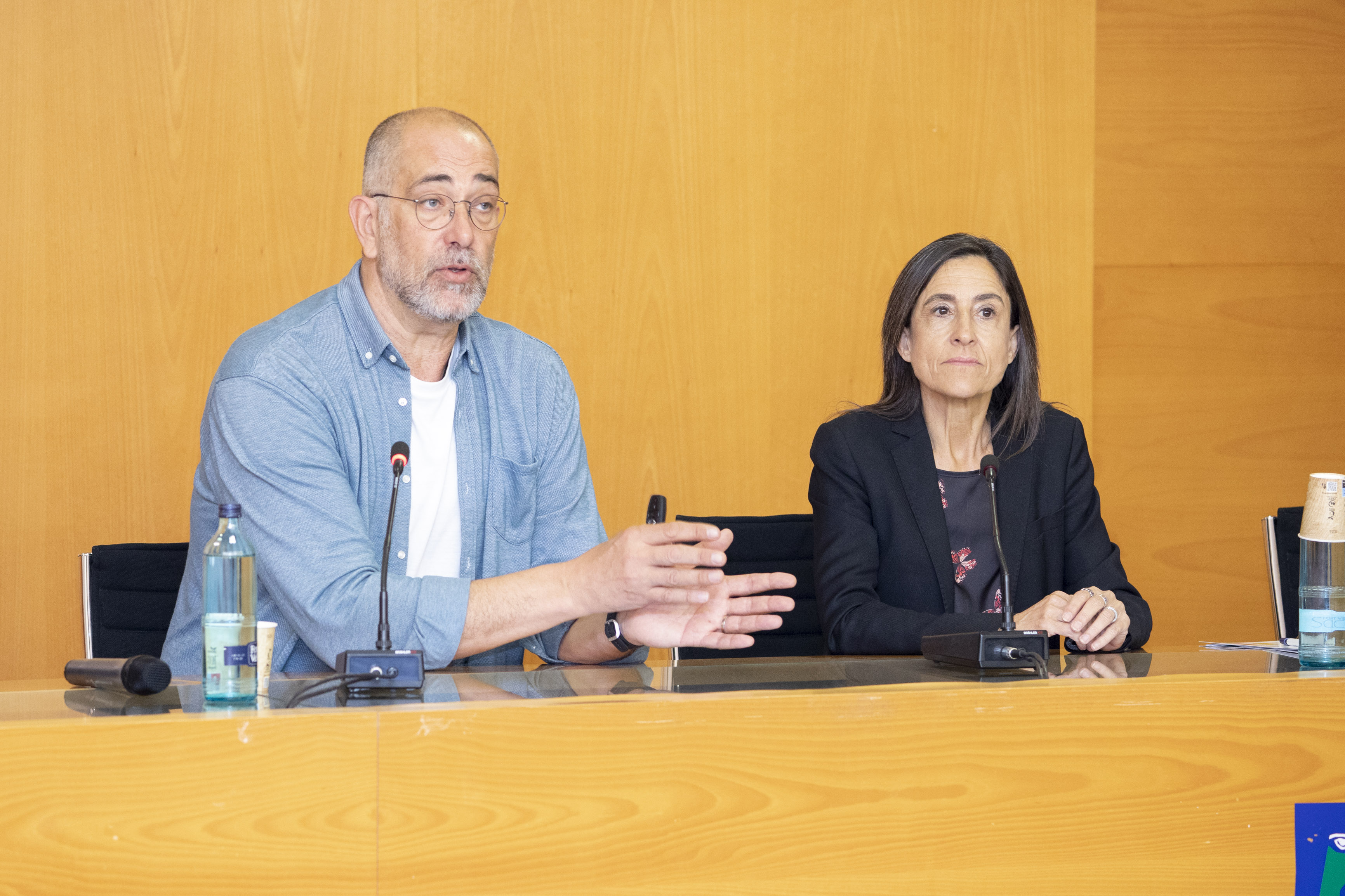 El entrenador del TAU, Juan Antonio Orenga, acerca las estrategias de equipo a jóvenes de la UJI