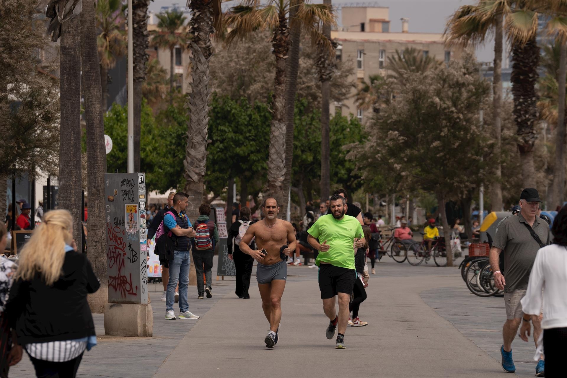 Sanidad propondrá a las CCAA adelantar al 15 de mayo la activación del plan por altas temperaturas