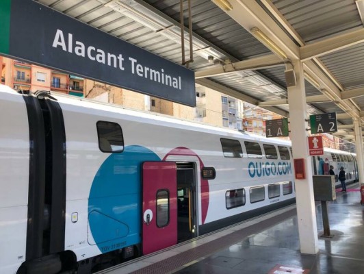 Ouigo activa su tren de alta velocidad 'low cost' desde Alicante con la venta de 2.000 billetes al día