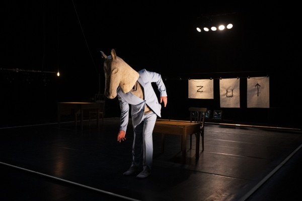 'Mazùt' experimenta l'animalitat humana a través de la dansa