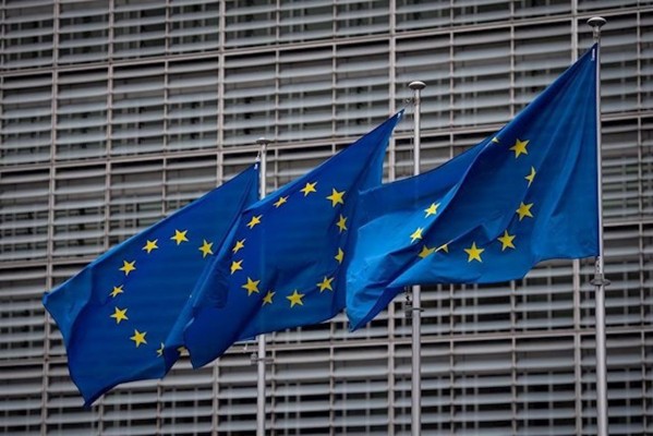 Bruselas propone sendas según deuda por país pero exige un ajuste anual mínimo del déficit del 0,5% del PIB
