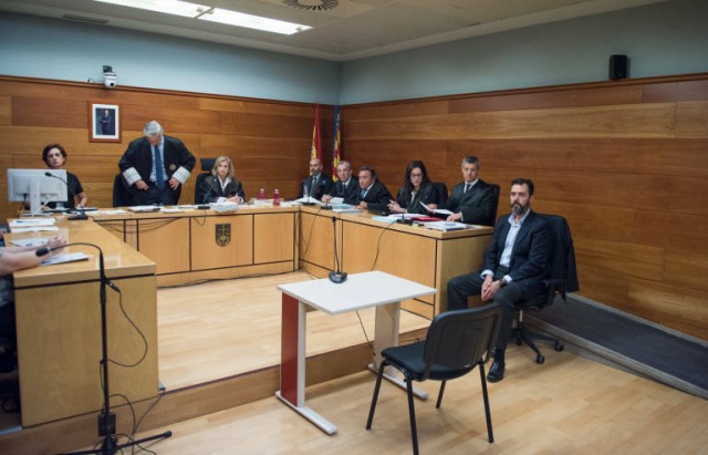 El Constitucional ordena suspender el juicio por el crimen de la viuda del presidente de la CAM