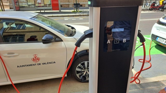 Ribó anuncia 176 nuevos puntos de recarga para vehículos eléctricos en más de 20 barrios y pueblos