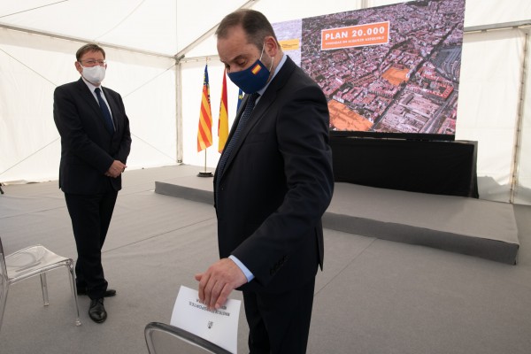 Sánchez rescata un plan que anunció Ábalos en 2018 para construir 20.000 viviendas 