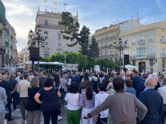 Juristes Valencians se concentra para exigir que los valencianos 