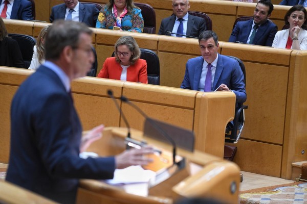 Feijóo acusa a Sánchez de vivir de empobrecer a las rentas medias y bajas y llama a derogar el 'sanchismo'