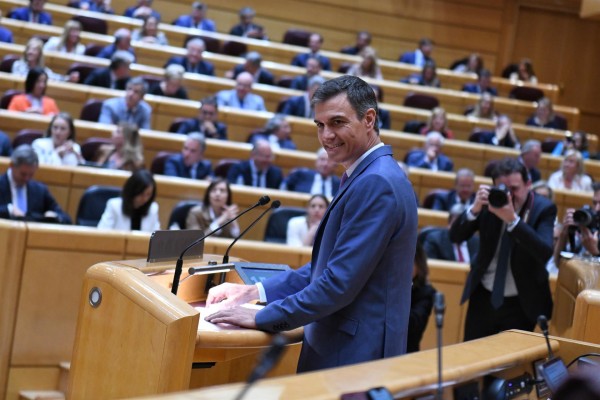  Sánchez pide a CEOE negociar salarios, después de que España sea uno de los países donde más han caído