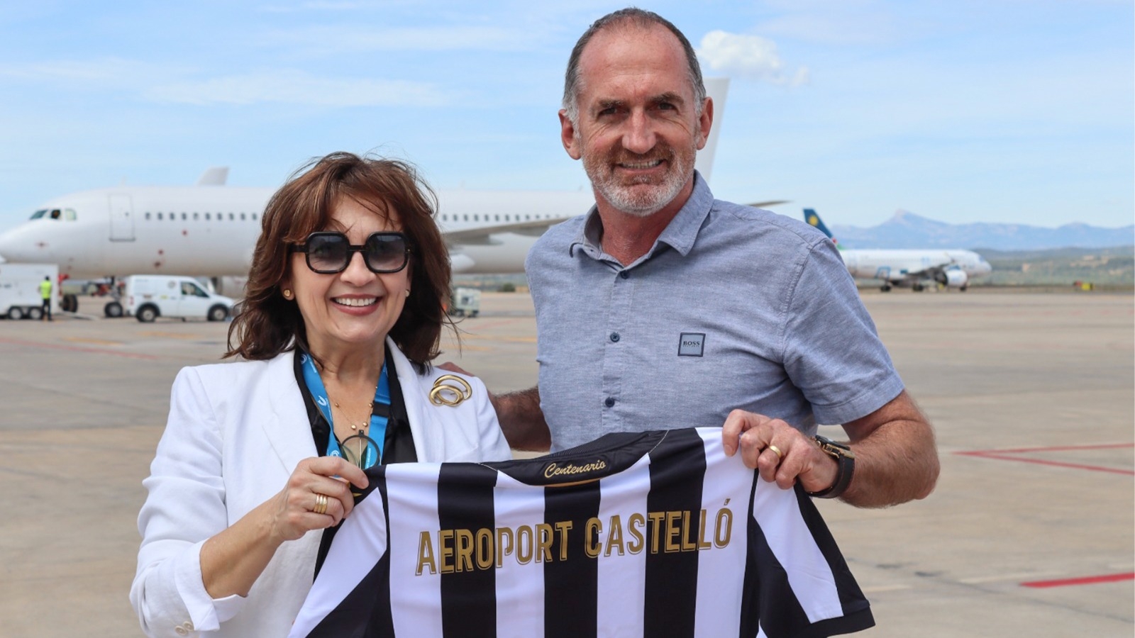 El Castellón estrecha lazos con el aeropuerto, desde el que espera volar ya en el fútbol profesional