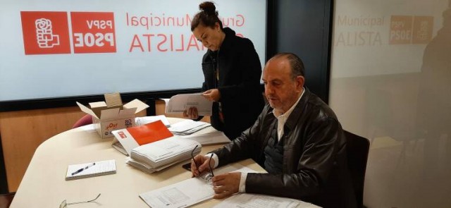 El PSOE de Alicante acusa al bipartito de no facilitar su balance económico 