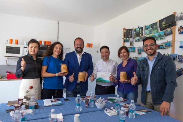 Una delegación china visita Valencia para conocer la industria pirotécnica de España
