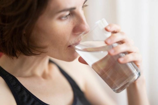 Salud aconseja tomar precauciones ante las altas temperaturas, entre ellas beber mucha agua