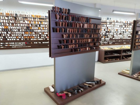 Tacones Gamar, de facturar 3 millones con sus moldes de calzado y comprar rivales a desaparecer