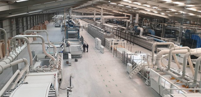 Grespania activa la nueva línea de producción para gran formato en Moncofa