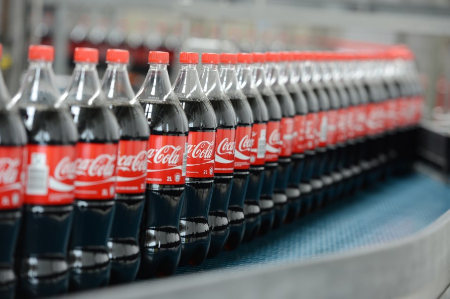 Coca-Cola Europacific Partners gana 991 millones hasta junio, un 5,8% más, y reafirma previsiones
