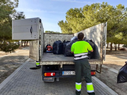 El mantenimiento de zonas verdes de Elche Parque Empresarial comienza en la zona de Severo Ochoa