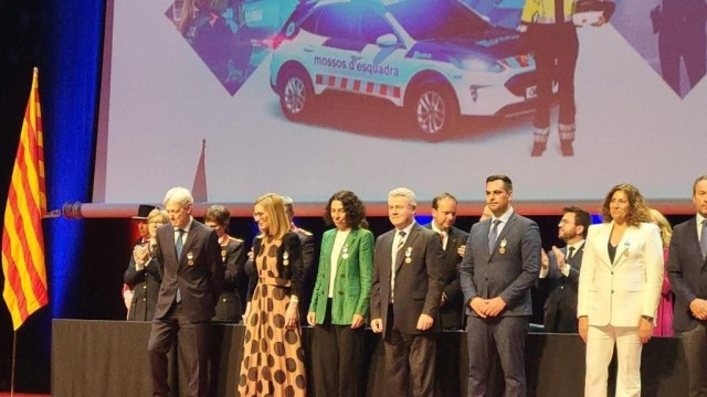 El director de operaciones de PortAventura World ha sido galardonado con la medalla de bronce al mérito policial con distintivo azul

