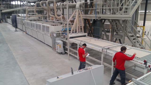El ITC estudia nuevos métodos de producción de grandes placas cerámicas para encimeras y edificios