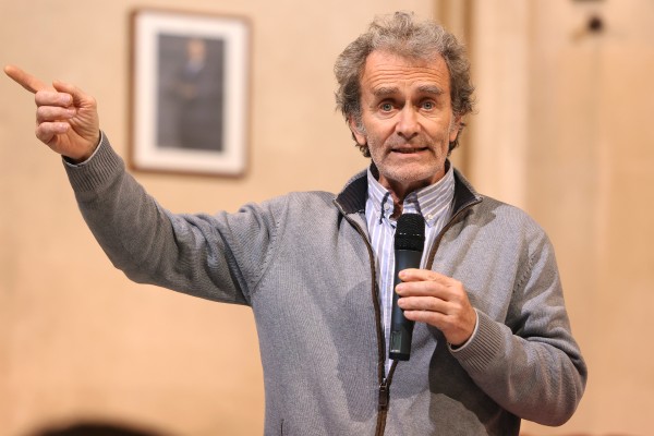 Fernando Simón cree que la obligatoriedad de la mascarilla se eliminará 