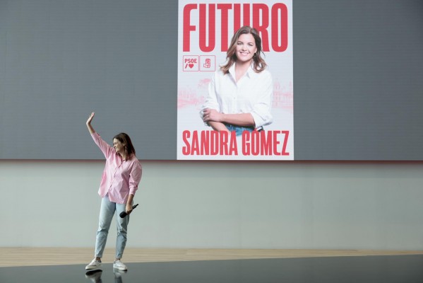 Sandra Gómez promete un libro a cada niño o niña que nazca en València
