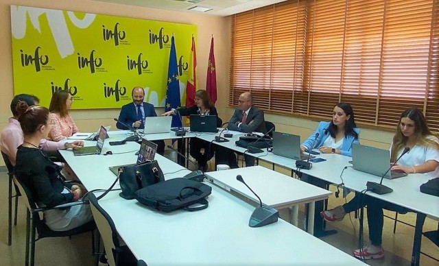 Los becarios del INFO concluyen su formación como futuros responsables de exportación