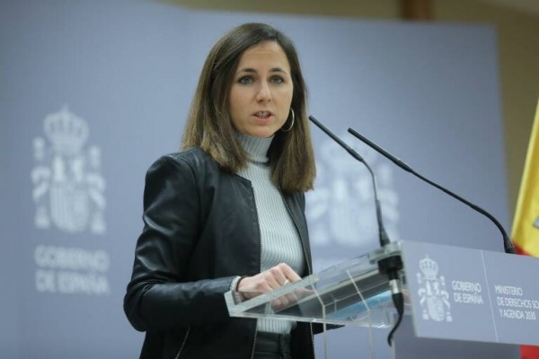 Belarra pide al PSOE regular los pisos turísticos con la ley de vivienda
