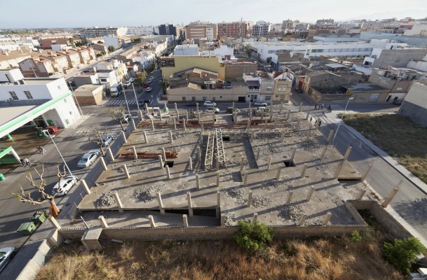 A subasta un gran edificio inconcluso en Almassora: 15 millones por 1.500 m2 de suelo 