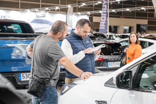 La nueva movilidad despierta el interés en la Feria del Vehículo de Ocasión