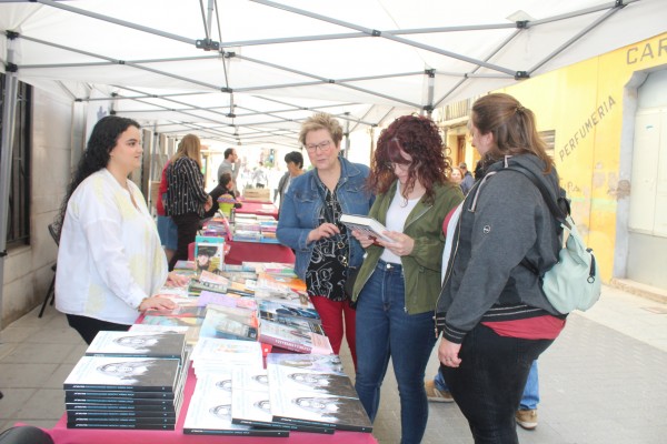 Nules conmemora el Día del Libro con una feria muy participativa