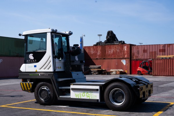 El Tractor de Terminal de hidrógeno del proyecto H2Ports desembarca en el Puerto de València

