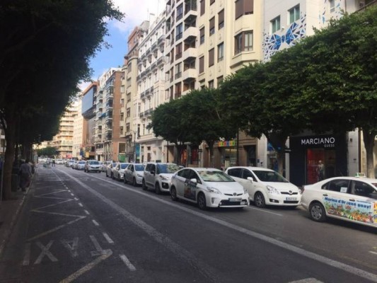 La Confederación de Taxistas de la Comunitat desconvoca las protestas de las próximas semanas