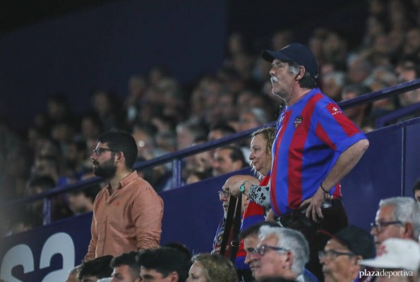 Locura por el ascenso: un abonado del Levante podría llegar a adquirir 14 entradas gratis ante el Alavés