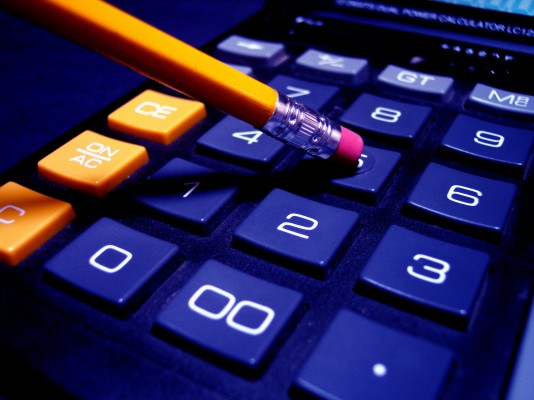 Pedir un préstamo tradicional supone pagar un 40% más que un crédito online