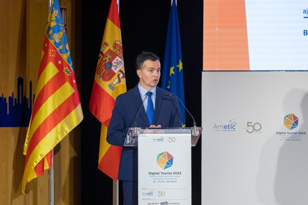 El ministro de Turismo aboga por generar empleo de calidad y no centrarse solo en la ocupación