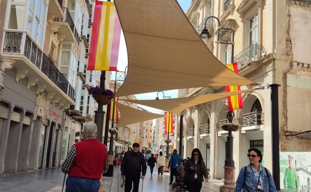 La calle del Carmen ya cuenta con las sombras del plan de Padín, pero pocos apuestan por conservarlo