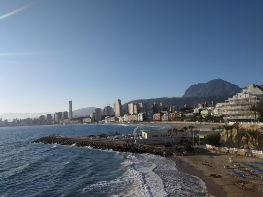 Benidorm alcanza el 87% de reservas y espera un lleno técnico para el puente del 1 de mayo
