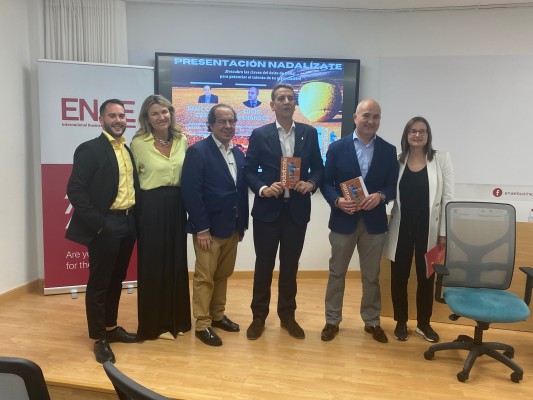 Juan Carlos Cubeiro presenta en Murcia su libro 'Nadalízate'