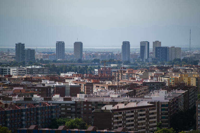 La Generalitat hará inventario de las viviendas de la Sareb y podría pedir financiación
