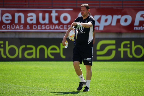 El Murcia busca ganar en Pamplona para seguir en zona de promoción de ascenso

